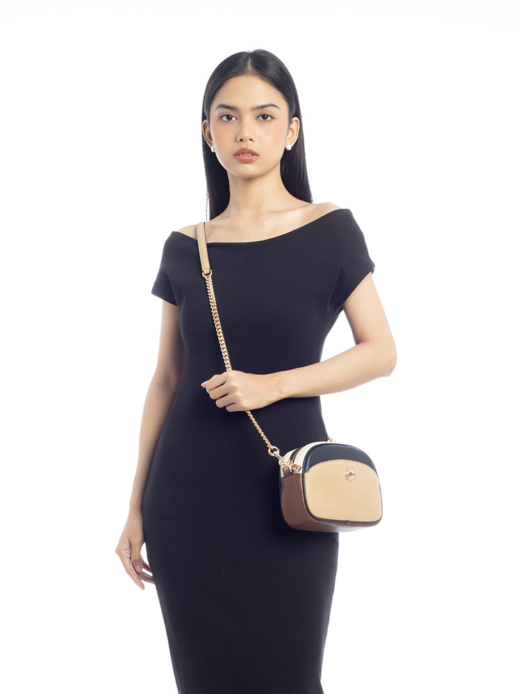 4P5HCR012H01 Signet Colorblock Turnlock Camera Bag Iced Coffee Multi