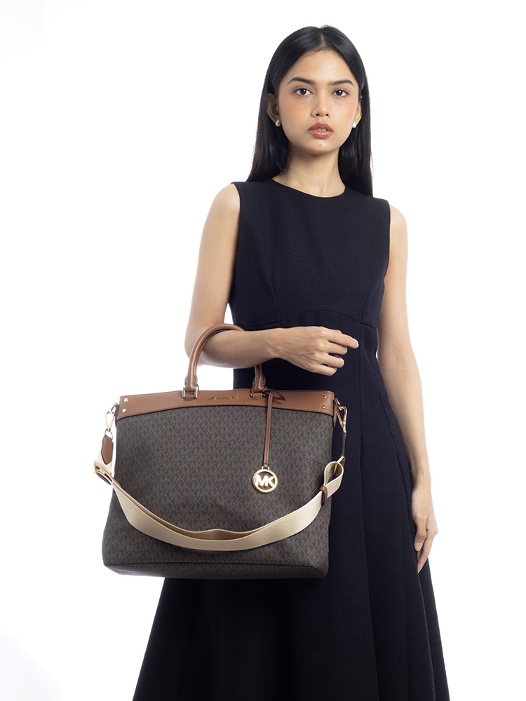 Jet Set Signature Large Pocket Tote Brown