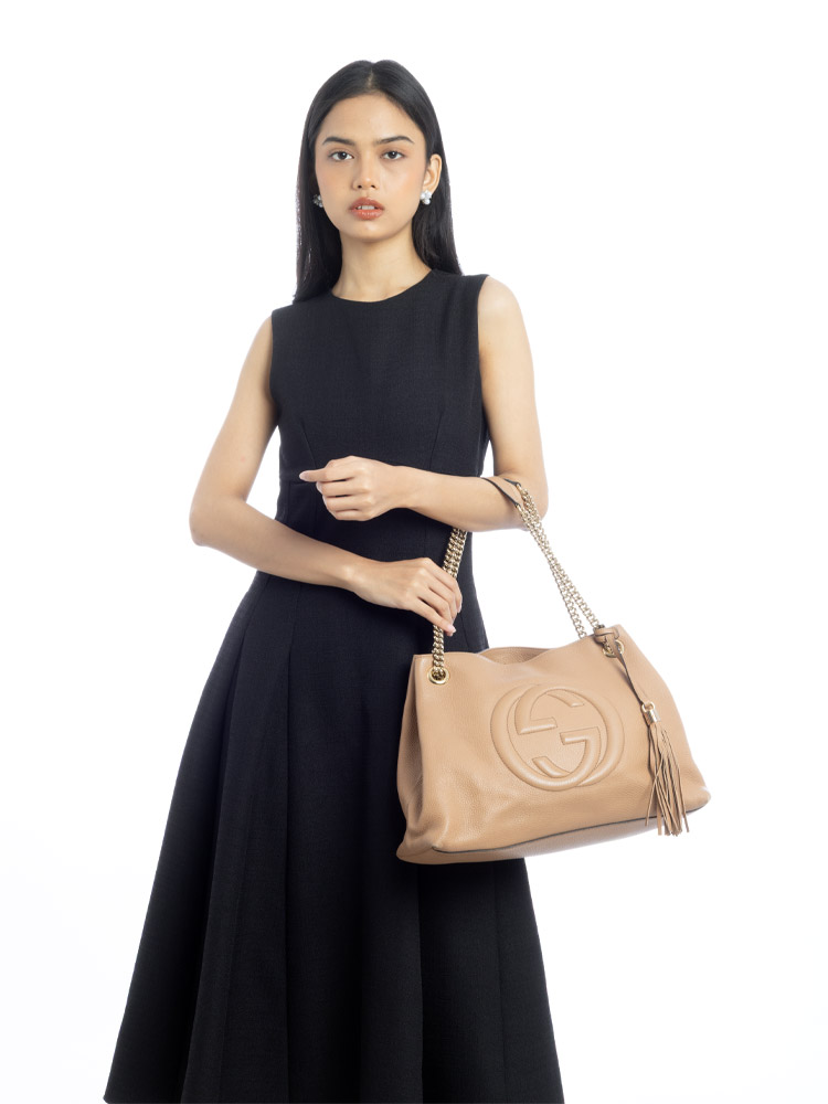 Pebbled Calfskin Soho Medium Chain Shoulder Bag Beige