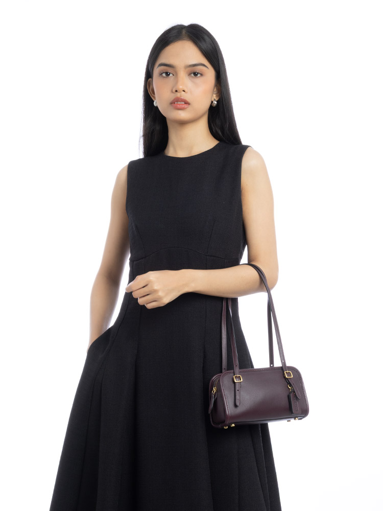 CAM45 Glovetanned Swing Zip 20 Shoulder Bag Black Currant