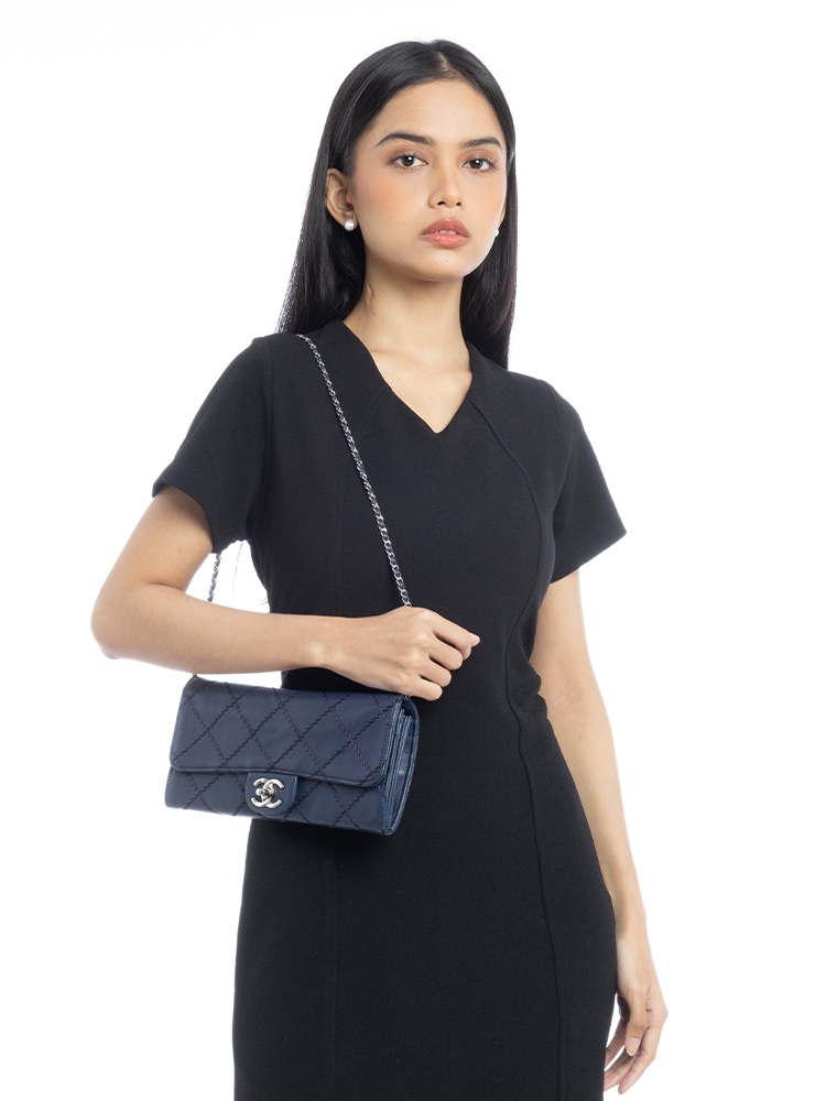 Lambskin Ultimate Stitch Wallet On Chain Navy
