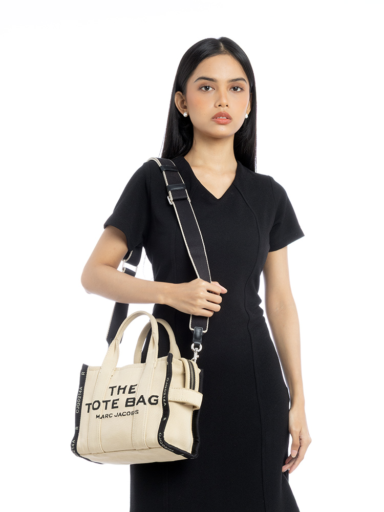 M0017025 The Jacquard Small Tote Warm Sand