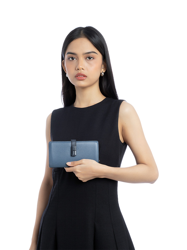 Grained Calfskin Large Vertical Wallet Indigo