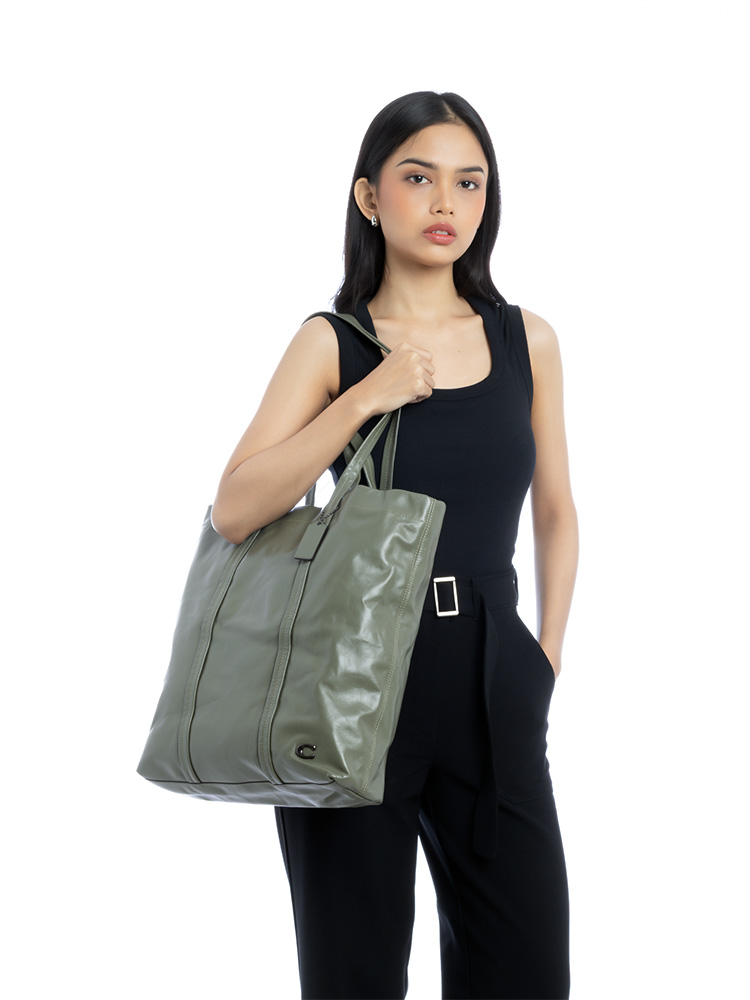 CO839 Hall Leather 33 Tote Army Green