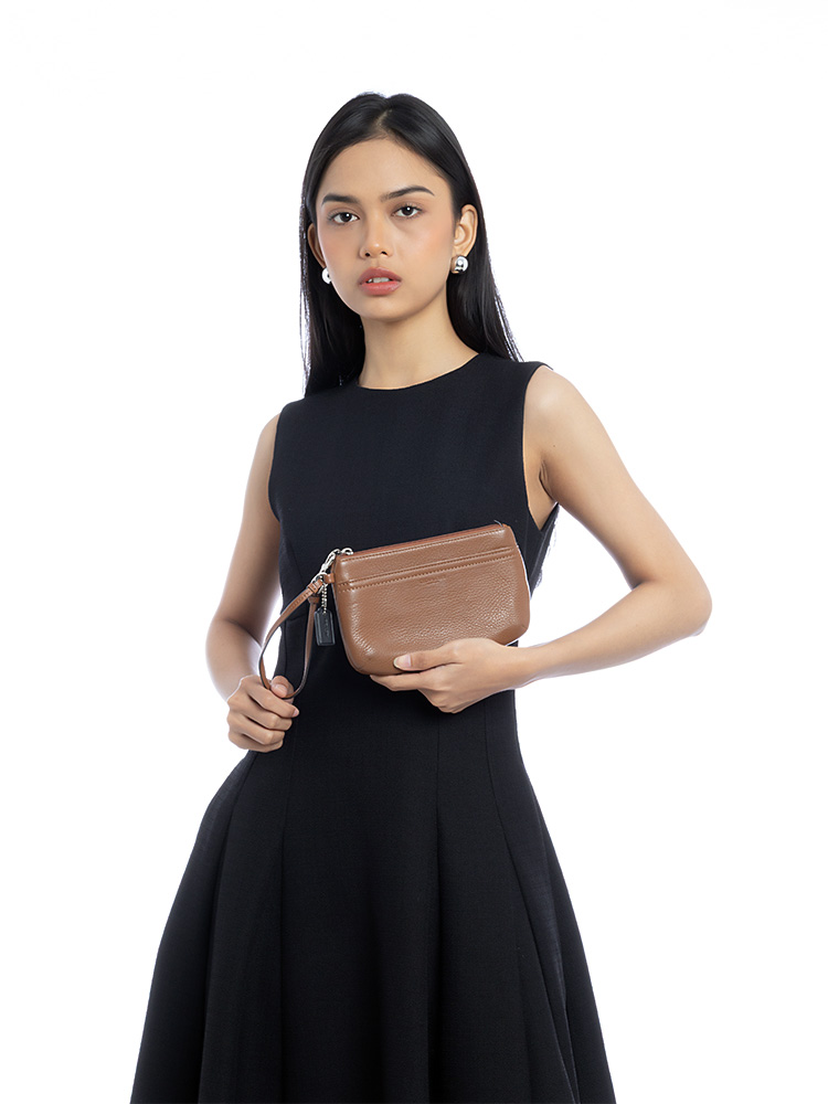 F51683 Park Leather Wristlet Saddle