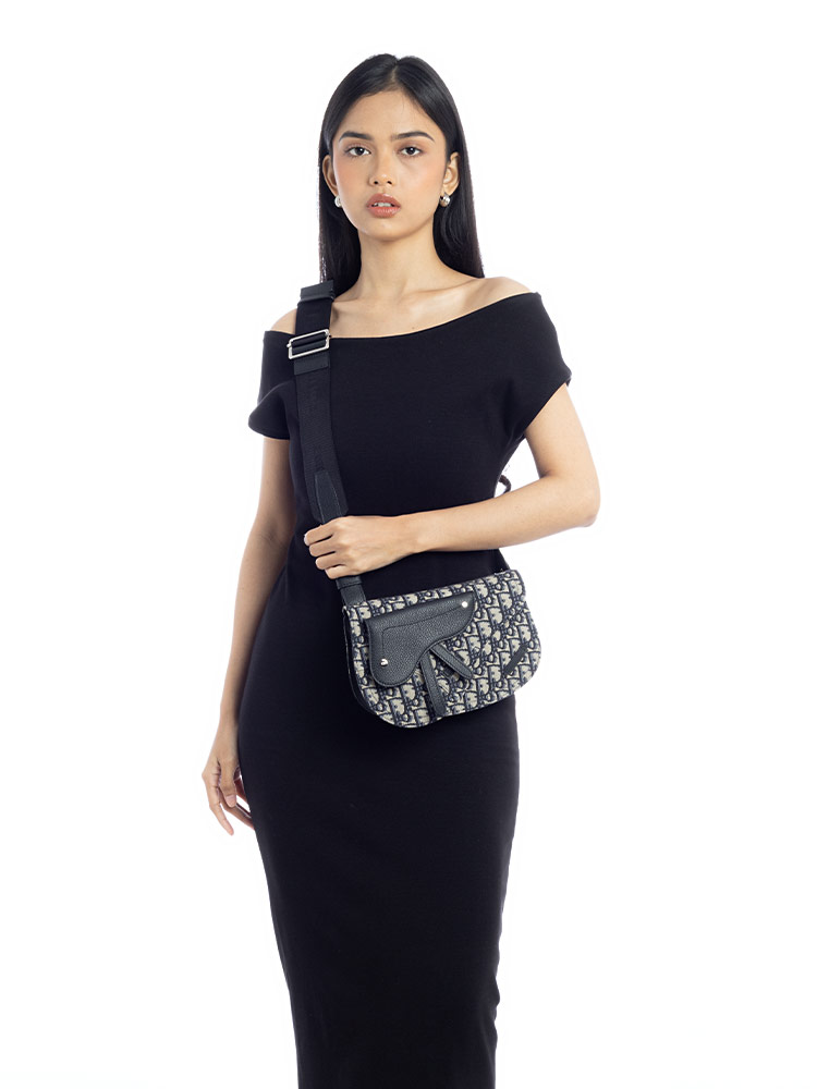 Oblique Saddle Messenger Pouch Black