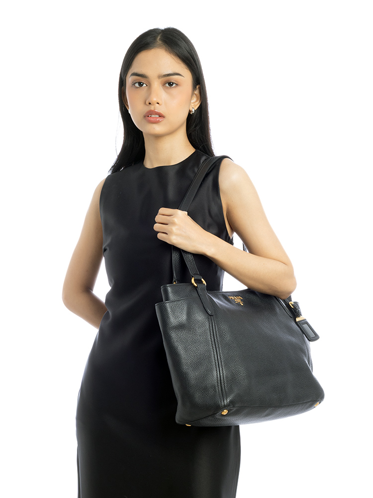 Vitello Daino Side Pocket Tote Nero