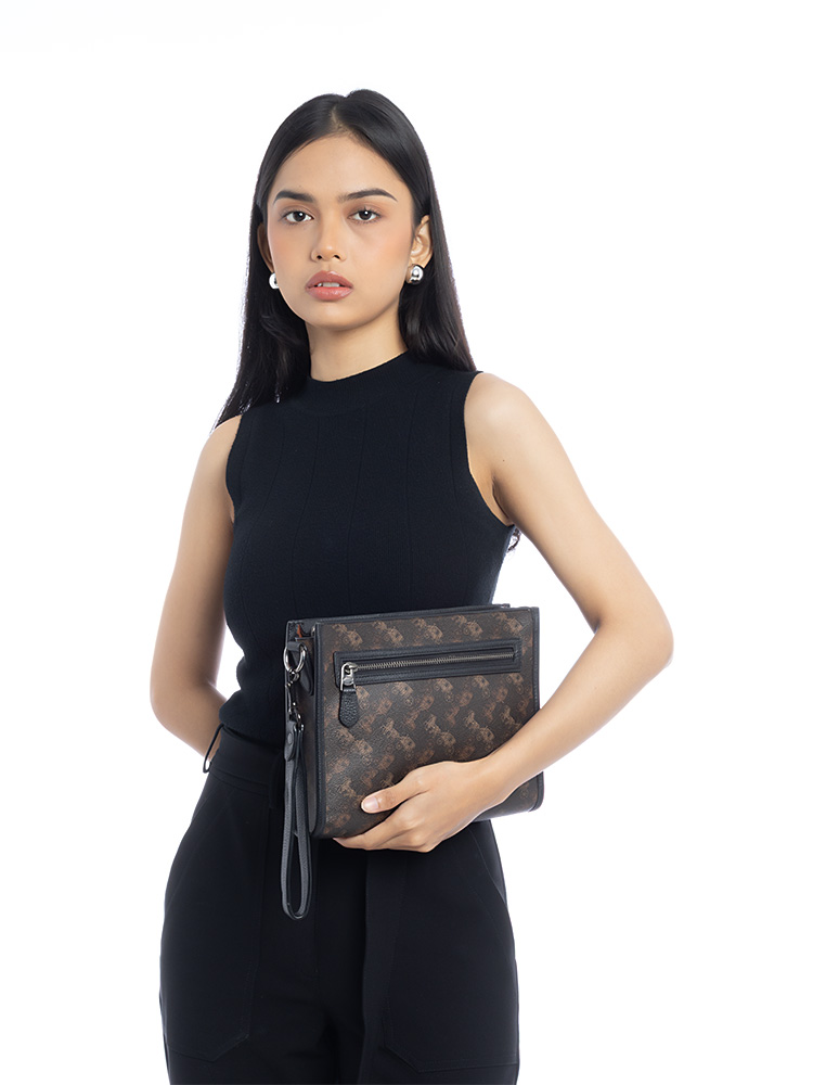 CC087 Hitch Horse And Carriage Pouch Brown Black