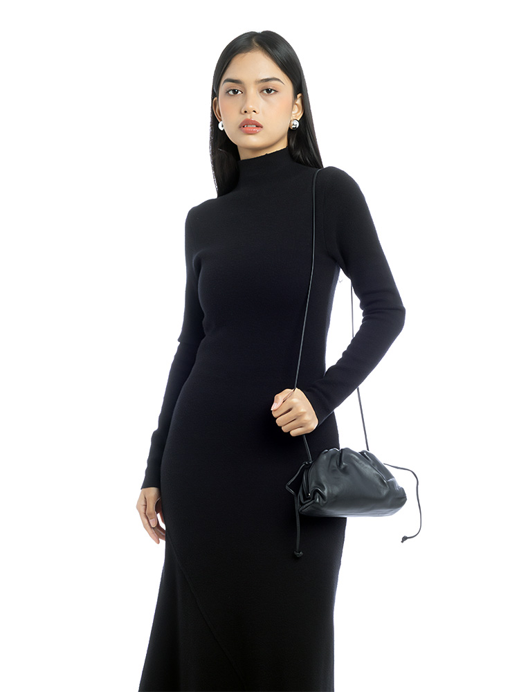 Butter Calfskin The Mini Pouch Black