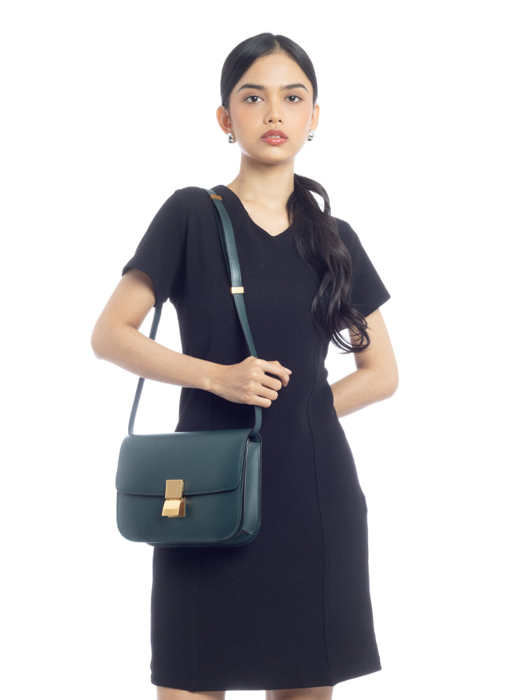 Box Calfskin Classic Box Medium Flap Bag Dark Green