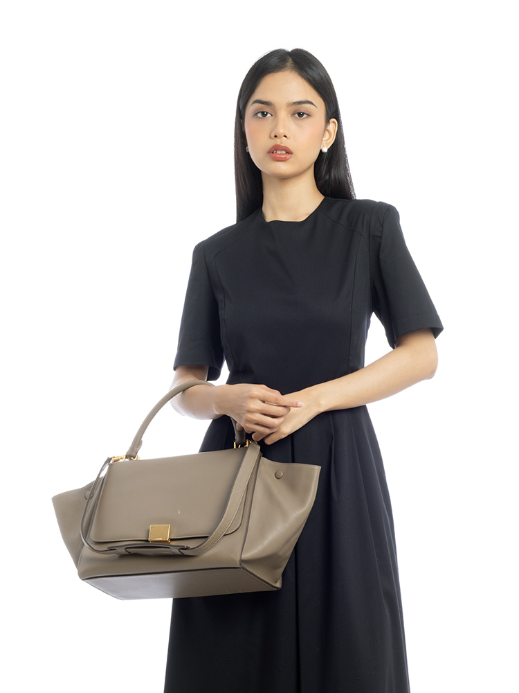 Smooth Calfskin Medium Trapeze Souris