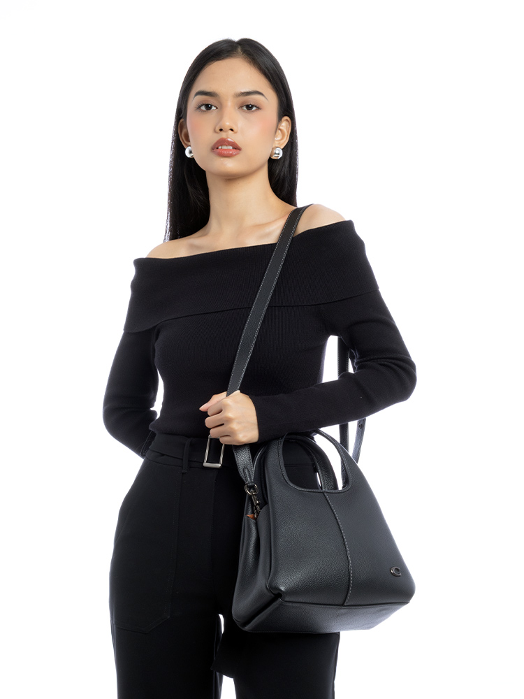 CM545 Lana 23 Leather Shoulder Bag Black