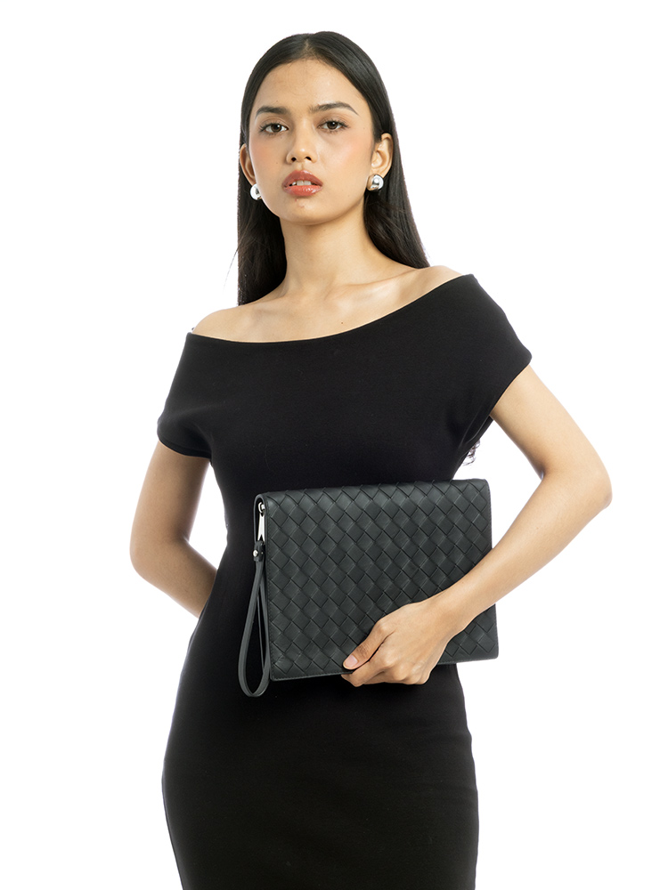 Calfskin Intrecciato Small Pochette Black