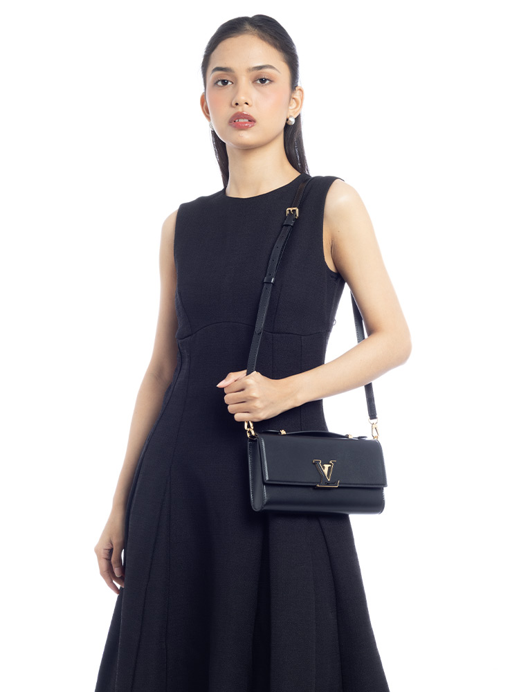 Calfskin Wallet On Chain Capucines Black