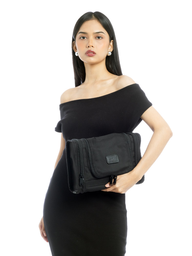 Alpha Hanging Travel Pouch Black