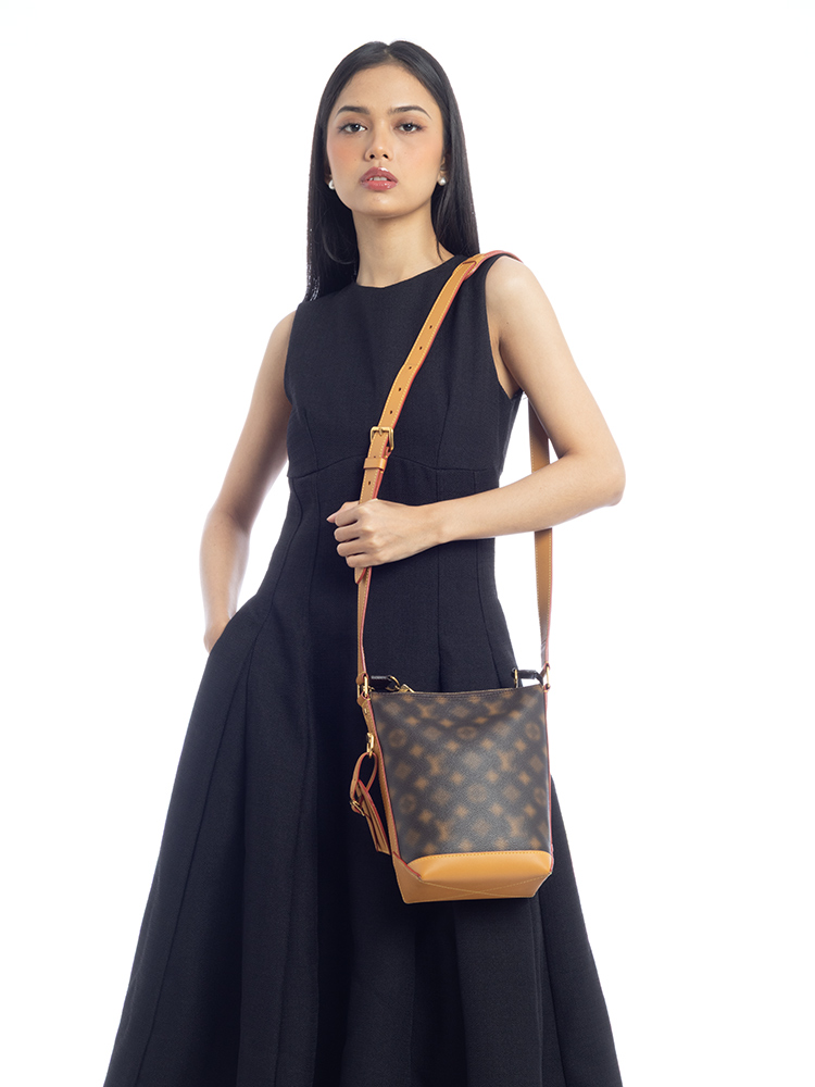 Monogram Blurry Cruiser Hobo PM