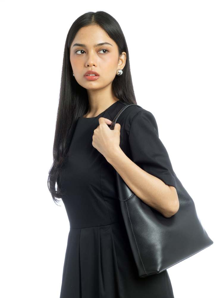 CU068 Brooklyn 28 Shoulder Bag Black