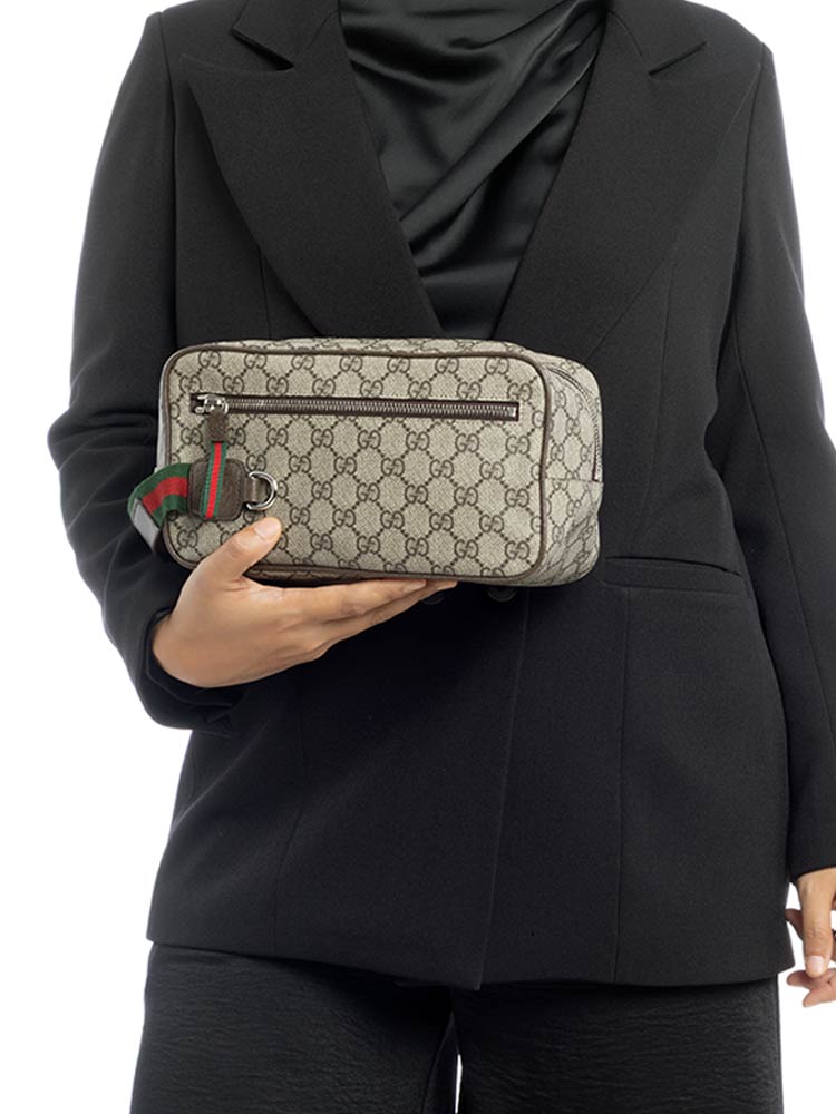 GG Supreme Medium Toiletry Case Beige Ebony
