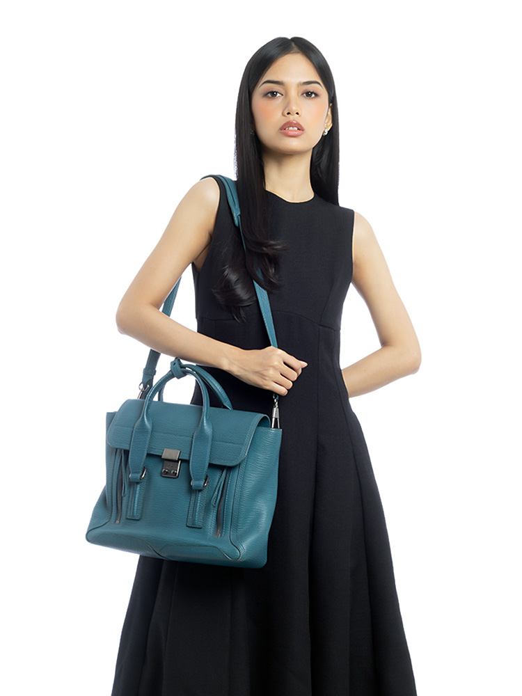 3.1 Textured Calfskin Medium Pashli Nile