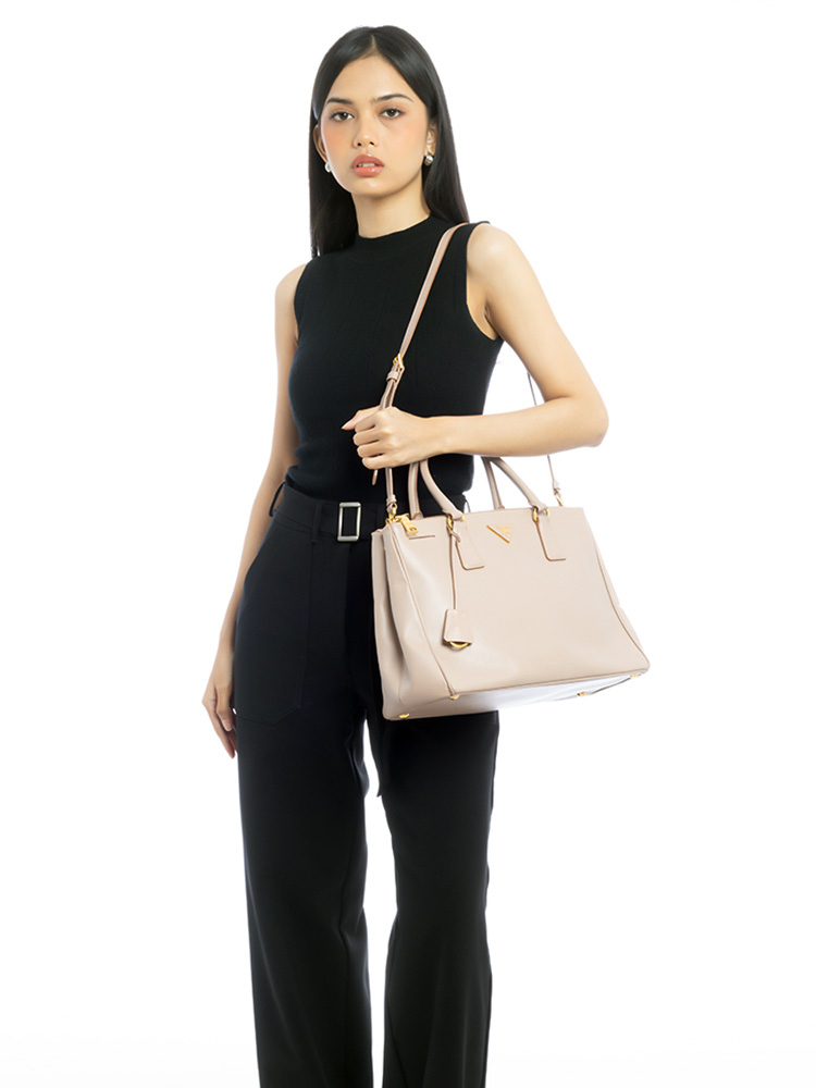 BN2274 Saffiano Lux Double Zip Tote Cammeo