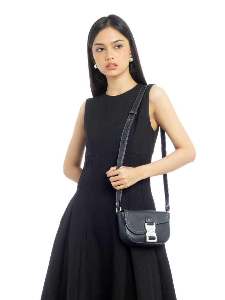 Grained Calfskin Saddle Messenger Black
