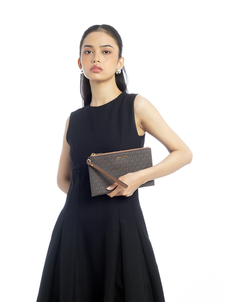 Signature Jet Set Large Wristlet Brown