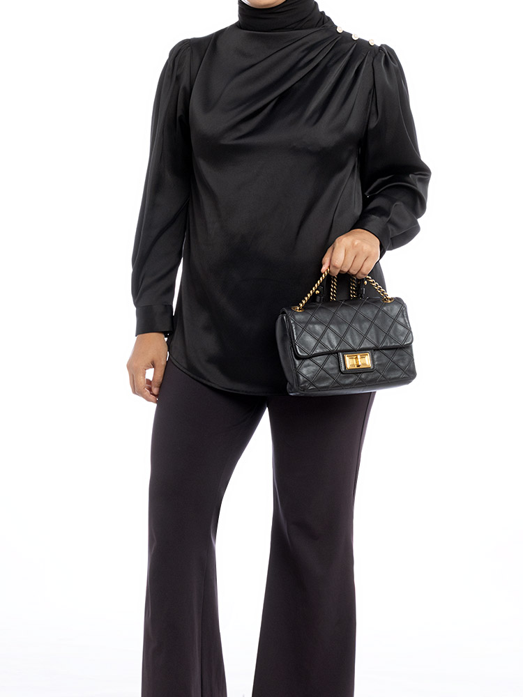Calfskin Diamond Debossed Medium Cosmos Flap Black
