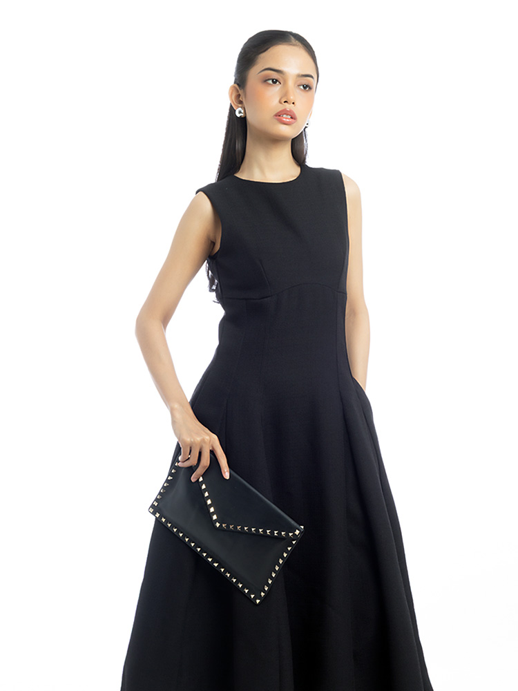 Vitello Rockstud Envelope Flat Clutch Black