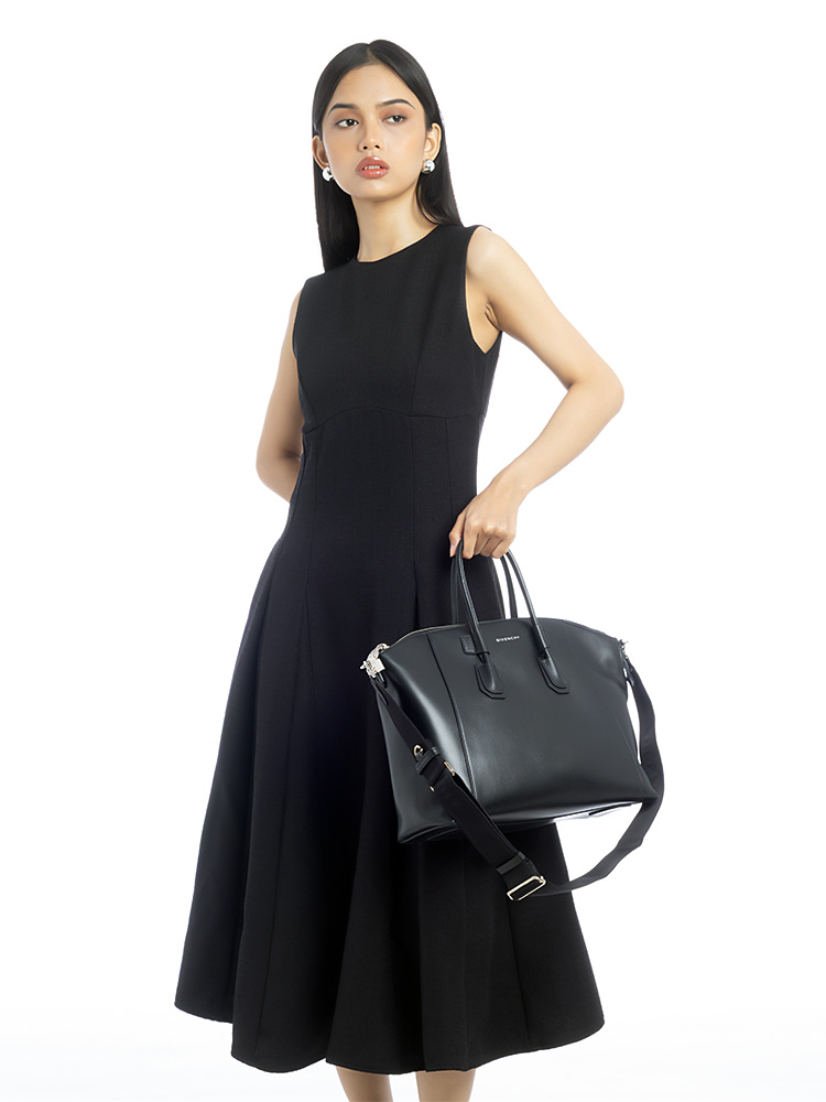 Box Calfskin Antigona Sport Small Top Handle Bag Black