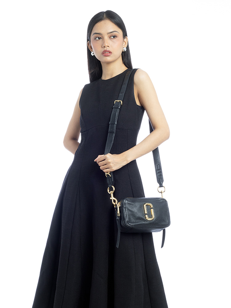 The Softshot 21 Crossbody Black