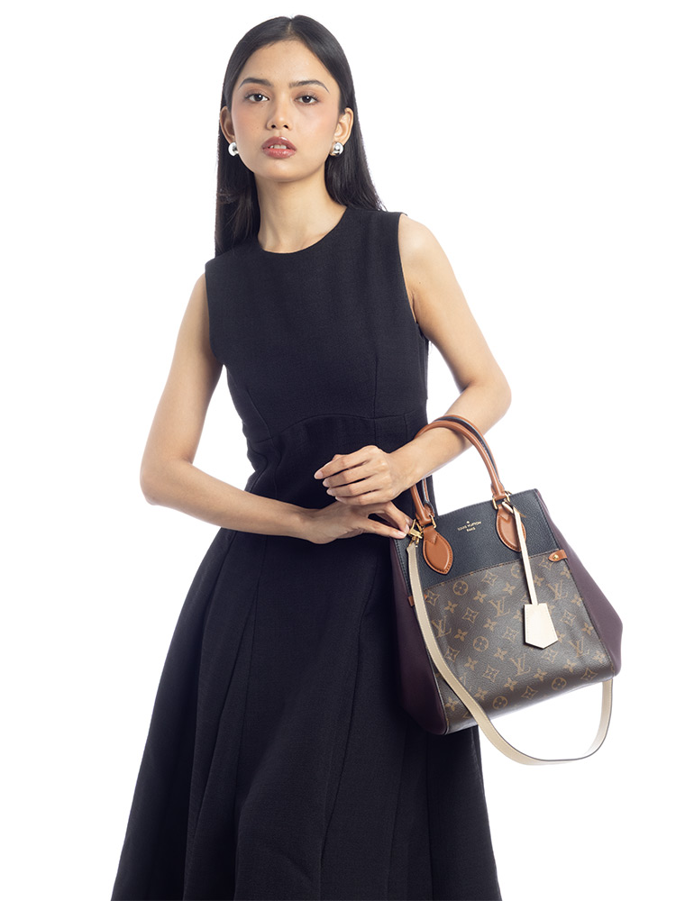 Calfskin Monogram Fold Tote MM Noir Bordeaux